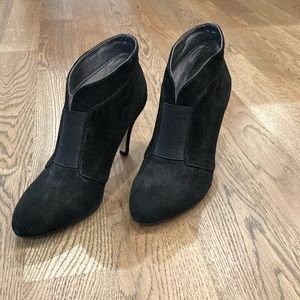 NEW Adrienne Vittadini Black Suede Booties